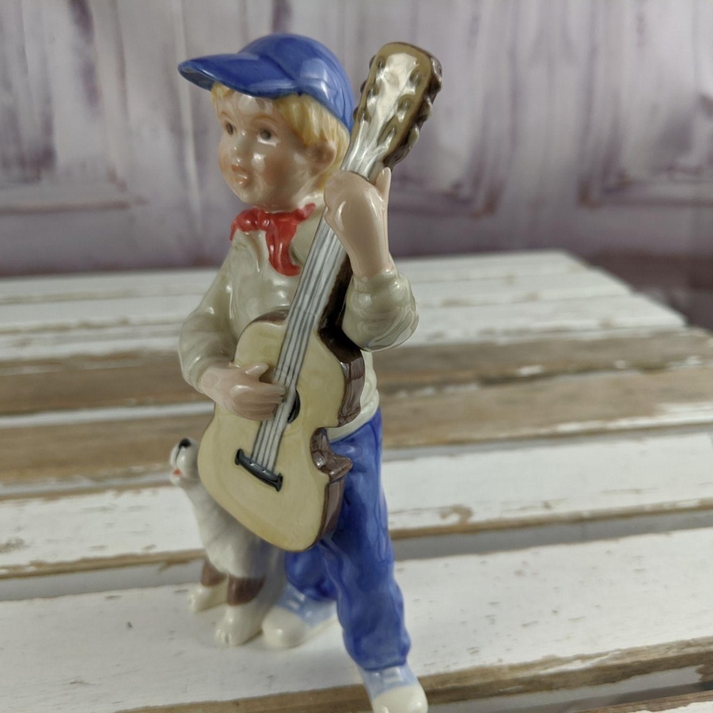 Bing & Grondahl Alex 2008 guitar dog‎ boy B&G figur - Picture 4 of 8